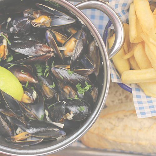Mussels with skin on fries and crusty bread
